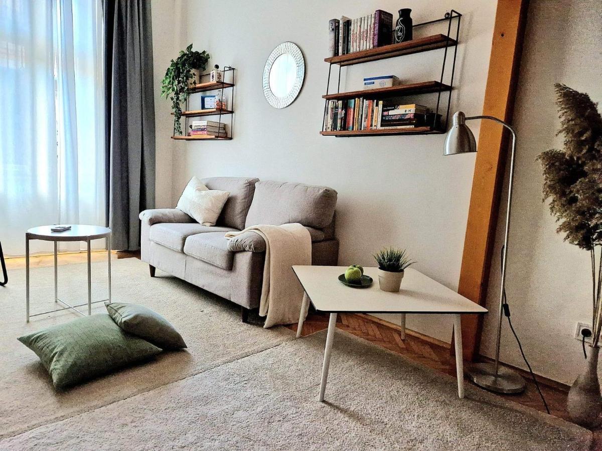 Christie'S Downtown Apartment Budapest Extérieur photo